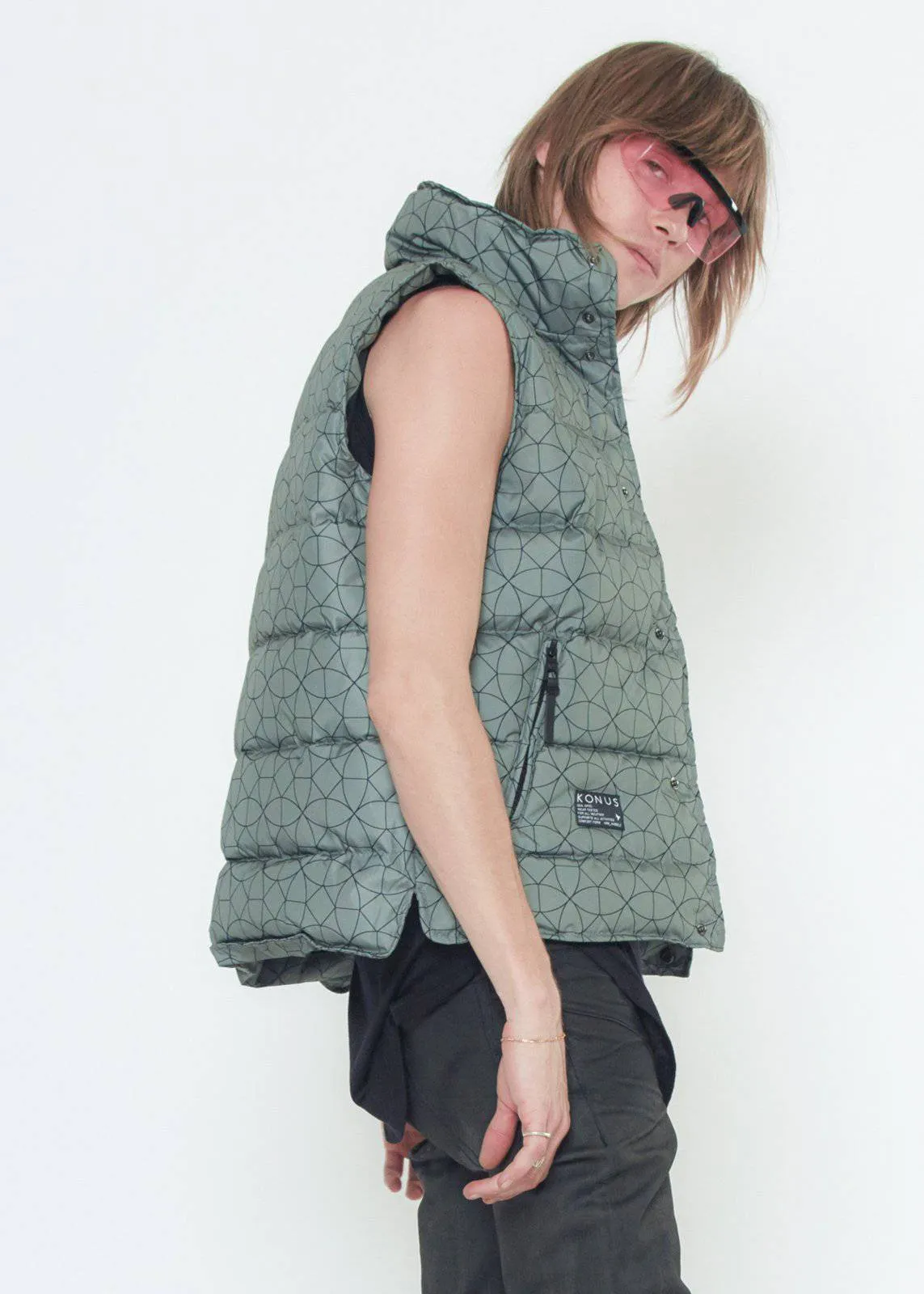 Konus Men's Printed Puffer Vest in Olive